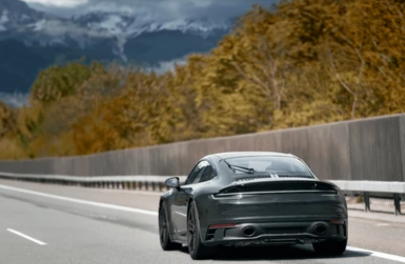 Exploring Dubai’s Iconic Roads in a High-Performance Vehicle